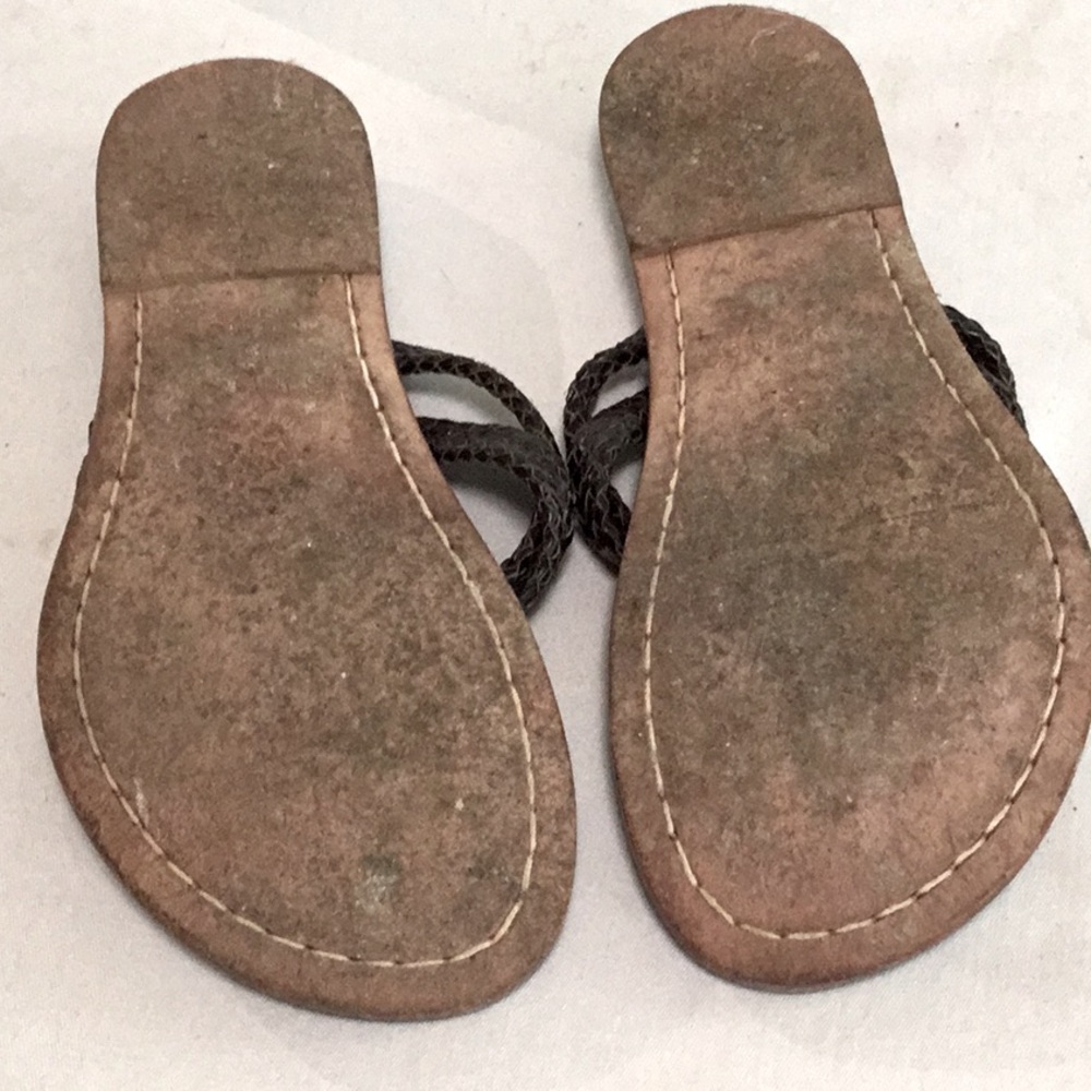 Bernardo Dark Chocolate Brown Classic Woven 9M Thong/Sandals - Picture 2 of 6